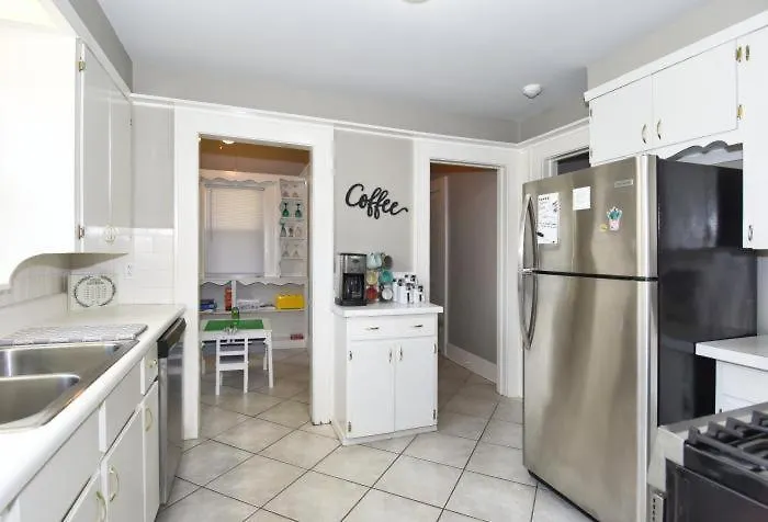Holiday home Entire Home*cherry St*food*fun*drinks*shop*